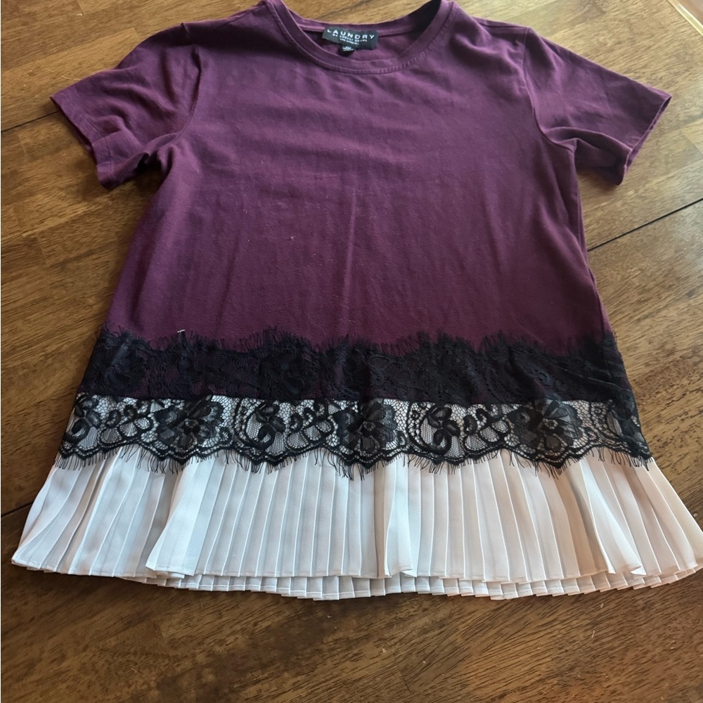 Laundry By Shelli Segal Red and Black Short Sleeve Tee